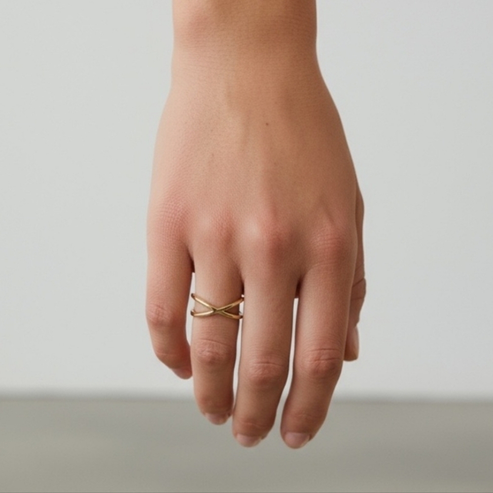 NEW Gold Infinity Ring - Size 7 - Picture 2 of 4